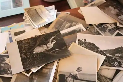 Konvolut alter Fotos - hübsche Frau, Familie , Landschaft usw. 30-70er Jahre