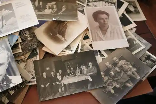 Konvolut alter Fotos - hübsche Frau, Familie , Landschaft usw. 30-70er Jahre