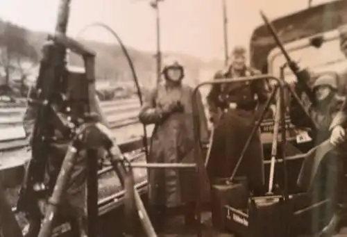 tolles altes Foto - Eisenbahnwaggon mit MG´s Luftabwehr - Luftwaffe