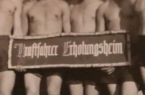 Tolles altes Gruppenfoto Soldaten in Unterhose Kraftfahrer Erholungsheim 1941