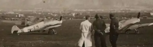 altes Foto deutscher Flugplatz Berge - Messerschmift BF 109 Kennung N-XM - Ort ?