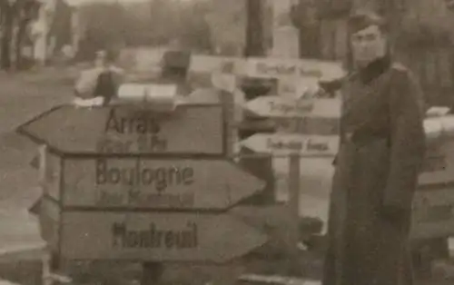 altes Foto - Soldaten an einer Kreuzung Frankreich - Arras Boulonge