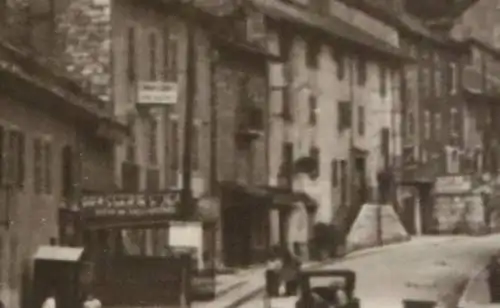 Altes Foto - zerstörte Stadt -Gebäude - Werbung - Frankreich ? Belgien ?