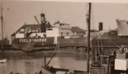 altes Foto - Soldaten im Hafen in Dänemark - Schiffe - Ort ???