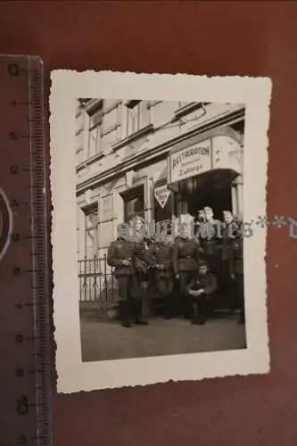 Tolles altes Gruppenfoto - Soldaten Restaurant Geschwister Ludwigs Zum Sängerhei