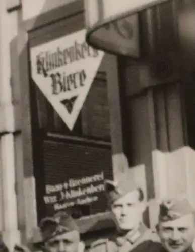 tolles altes Gruppenfoto - Soldaten Restaurant Geschwister Ludwigs Zum Sängerhei