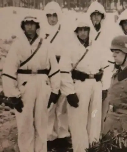 zwei alte Fotos Beisetzung eines Kameraden - Jarzewo 1942 - Wintertarn 