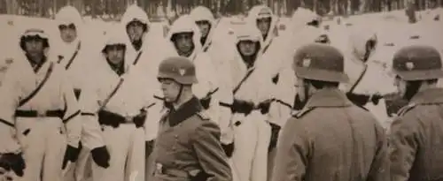 zwei alte Fotos Beisetzung eines Kameraden - Jarzewo 1942 - Wintertarn 