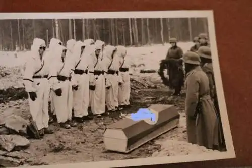 zwei alte Fotos Beisetzung eines Kameraden - Jarzewo 1942 - Wintertarn 