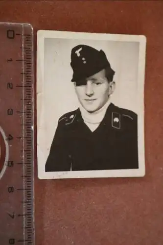 Tolles altes Ausweisfoto ? Portrait Soldat der Panzertruppe mit Feldmütze