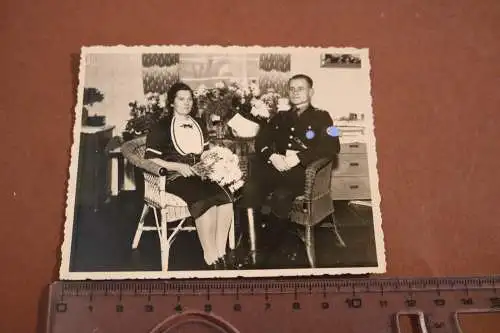 Tolles altes Foto  Frau und Mann - Soldat - mir unbekannte Uniform ?? 30-40er