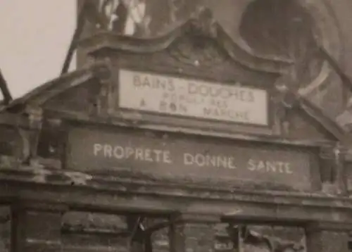 tolles altes Foto zerstörte Stadt  Kirche - zerstörter SdKfz - Frankreich ? 