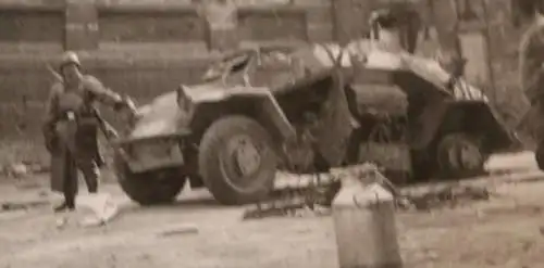 Tolles altes Foto zerstörte Stadt  Kirche - zerstörter SdKfz - Frankreich ?