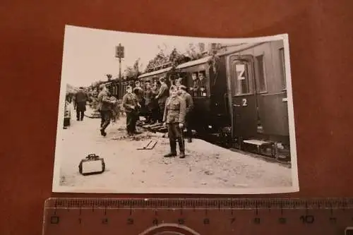 Altes Foto Soldaten Felders.Batl. 389/2 am Bahnhof in Bitsch Lothringen