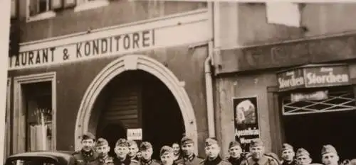 Tolles altes Foto - Soldaten vor Gasthaus Zum Storchen - Ludwig Wetzel - Oppenhe