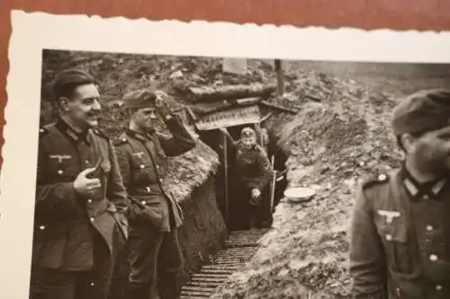 altes Foto - Soldaten im Schützengraben mit Unterstand 1940 