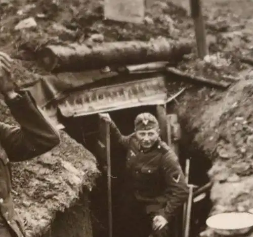 altes Foto - Soldaten im Schützengraben mit Unterstand 1940 