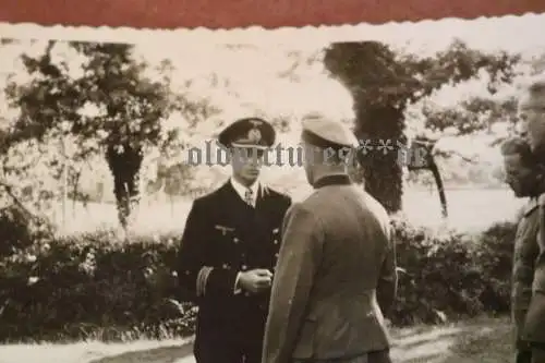 tolles altes Foto -  mir unbekannter Kapitänleutnant mit Spanienkreuz und andere