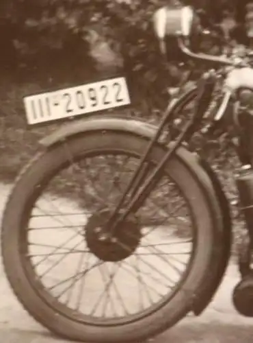 tolles altes Foto - zwei Männer mit Oldtimer Motorrad Marke B??? 1910-20 ?