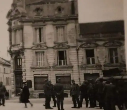 tolles altes Foto - deutsche Soldaten in Cognac  Frankreich - Denkmal 