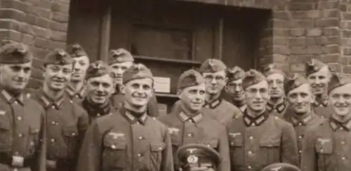 tolles altes Gruppenfoto Soldaten der 4. Komp. Nachr. Ers.Abt. 30 