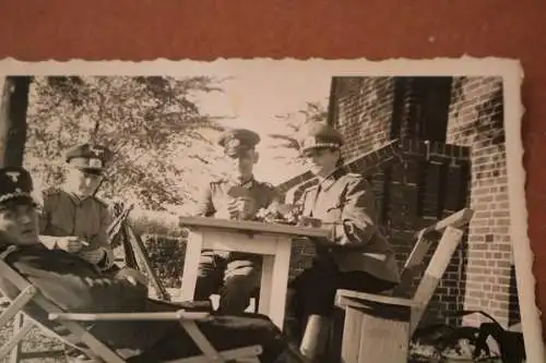 tolles altes Foto - Zollbeamte ?? eine Frau in Uniform beim Kartenspiel 