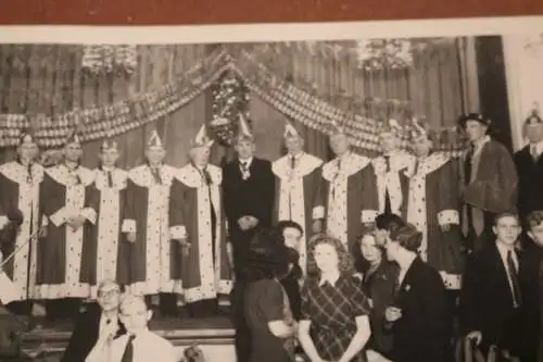 Tolles altes Gruppenfoto - Karnevals Veranstaltung - Ort ?? 30-50er Jahre ?