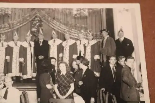 Tolles altes Gruppenfoto - Karnevals Veranstaltung - Ort ?? 30-50er Jahre ?