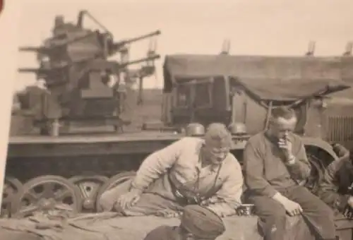 45 tolle alte Fotos - Flakeinheit - SdKfz mit Vierlings-Flak - weisse Tropenhelm