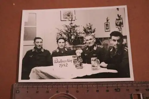 Tolles altes Foto - Gruppe Soldaten Luftwaffe - trinken Bier - Weihnachten 1942