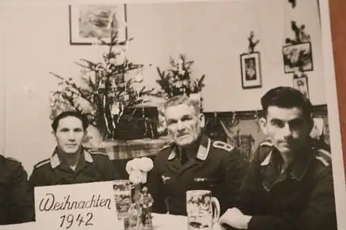 Tolles altes Foto - Gruppe Soldaten Luftwaffe - trinken Bier - Weihnachten 1942