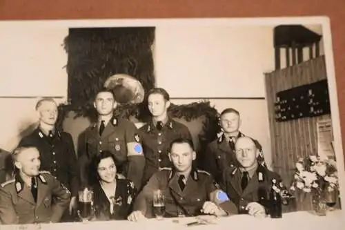 tolles altes Foto - Gruppe Soldaten mit wunderschönen Frau - berühmt ?? Erdingen