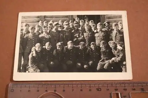 tolles altes Foto - Gruppe Soldaten - Ort ?? 