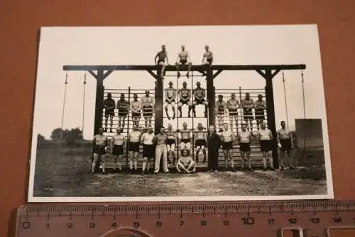 Tolles altes Foto - Gruppe Soldaten ?? beim Sport Sondershausen 1931