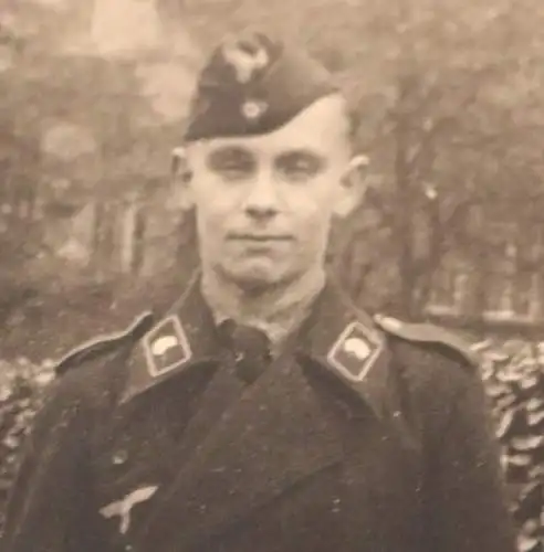 tolles altes Foto - Portrait eines Soldaten der Panzertruppe 