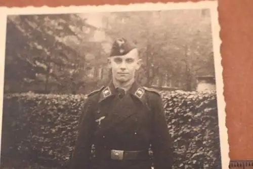 tolles altes Foto - Portrait eines Soldaten der Panzertruppe