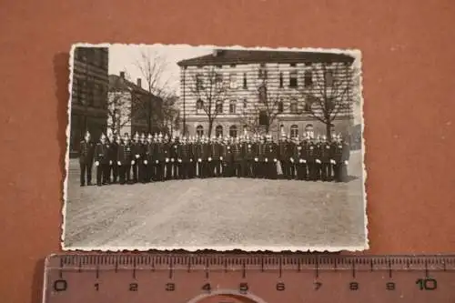 Zwei alte Fotos - Gruppenfoto Feuerwehrmänner ??? Helme - Regensburg ?