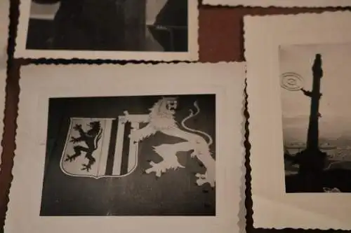 neun alte Fotos - Soldat auf Gebäude mit MG für Luftabwehr - Wappen Dresden ? 