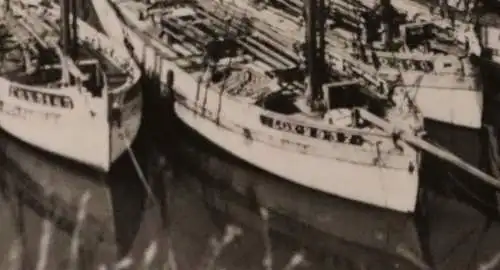 zwei alte Fotos - Boote - Fischerboote ??? Hafen - Kennung LGX ?? 