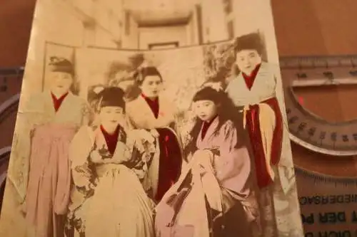 Tolles altes Foto fünf hübsche Asiatinnen - China ,  Japan ? 1900-1910 coloriert