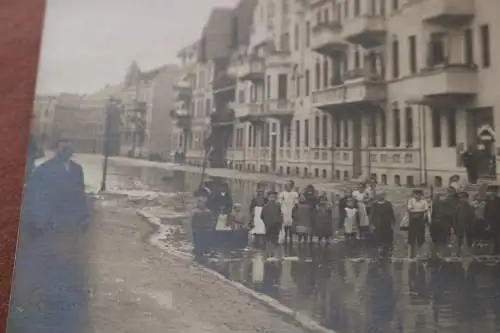 tolles altes Foto - Stadt - Häuser Strasse  Hochwasser ?? Ort ???