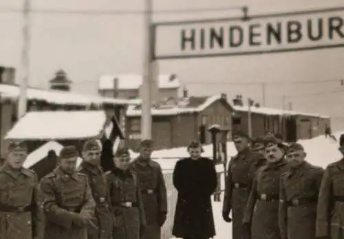 tolles altes Foto - Soldaten am Hindenburg-Damm ???  Bahnhof