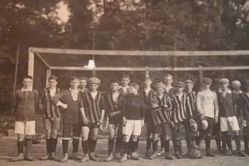 tolles altes Mannschaftsfoto - Fußball  B.V.O.  Logo trägt der Torwart 20-30e