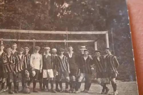 tolles altes Mannschaftsfoto - Fußball  B.V.O.  Logo trägt der Torwart 20-30e