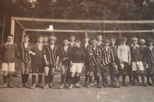 tolles altes Mannschaftsfoto - Fußball  B.V.O.  Logo trägt der Torwart 20-30e