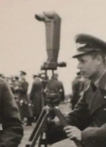 Tolles altes Foto Soldaten Luftwaffe - Ausbildung ? Scherenfernrohr