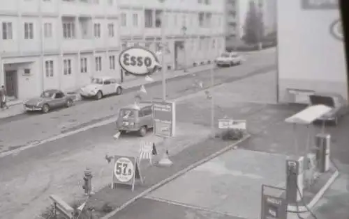 tolle alte Negativrolle sieben Bilder - Esso Tankstelle und Esso Werbung Nürnber