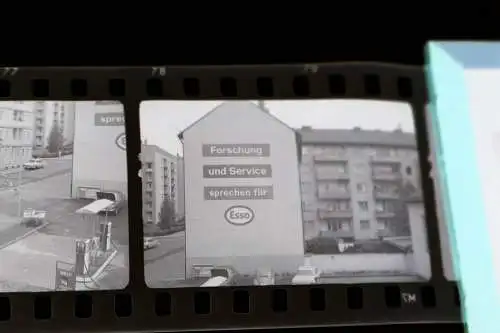 tolle alte Negativrolle sieben Bilder - Esso Tankstelle und Esso Werbung Nürnber