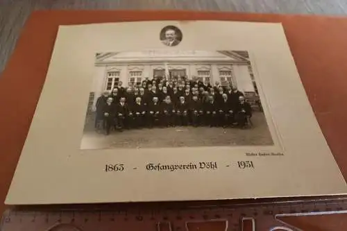 tolles altes Gruppenfoto - Gesangsverein Vöhl vor dem Henkelhaus 1931