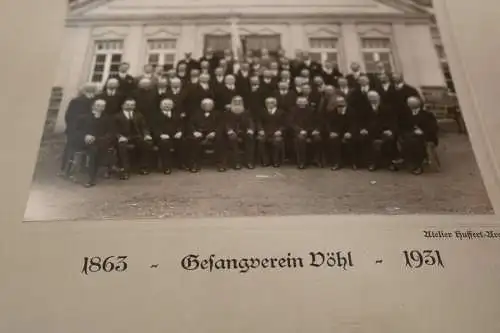 tolles altes Gruppenfoto - Gesangsverein Vöhl vor dem Henkelhaus 1931